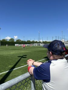 Guillaume assistant à l'entraînement de l'équipe féminine de L'OL.